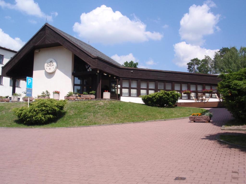 Hotel Astra Tuchlovice Exteriör bild