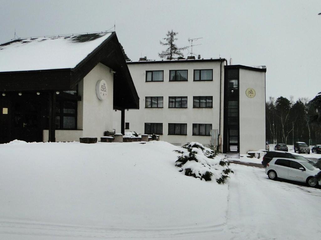 Hotel Astra Tuchlovice Exteriör bild